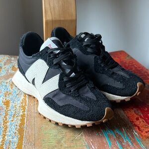 New Balance 327 Sneakers